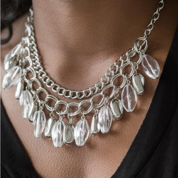 Silver and white necklace - Picture 1 of 2